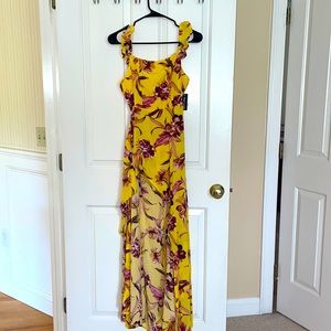 New with tags, never worn High low dress sz small